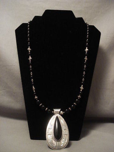 ADVANCED SKILL VINTAGE NAVAJO ONYX SILVER NECKLACE